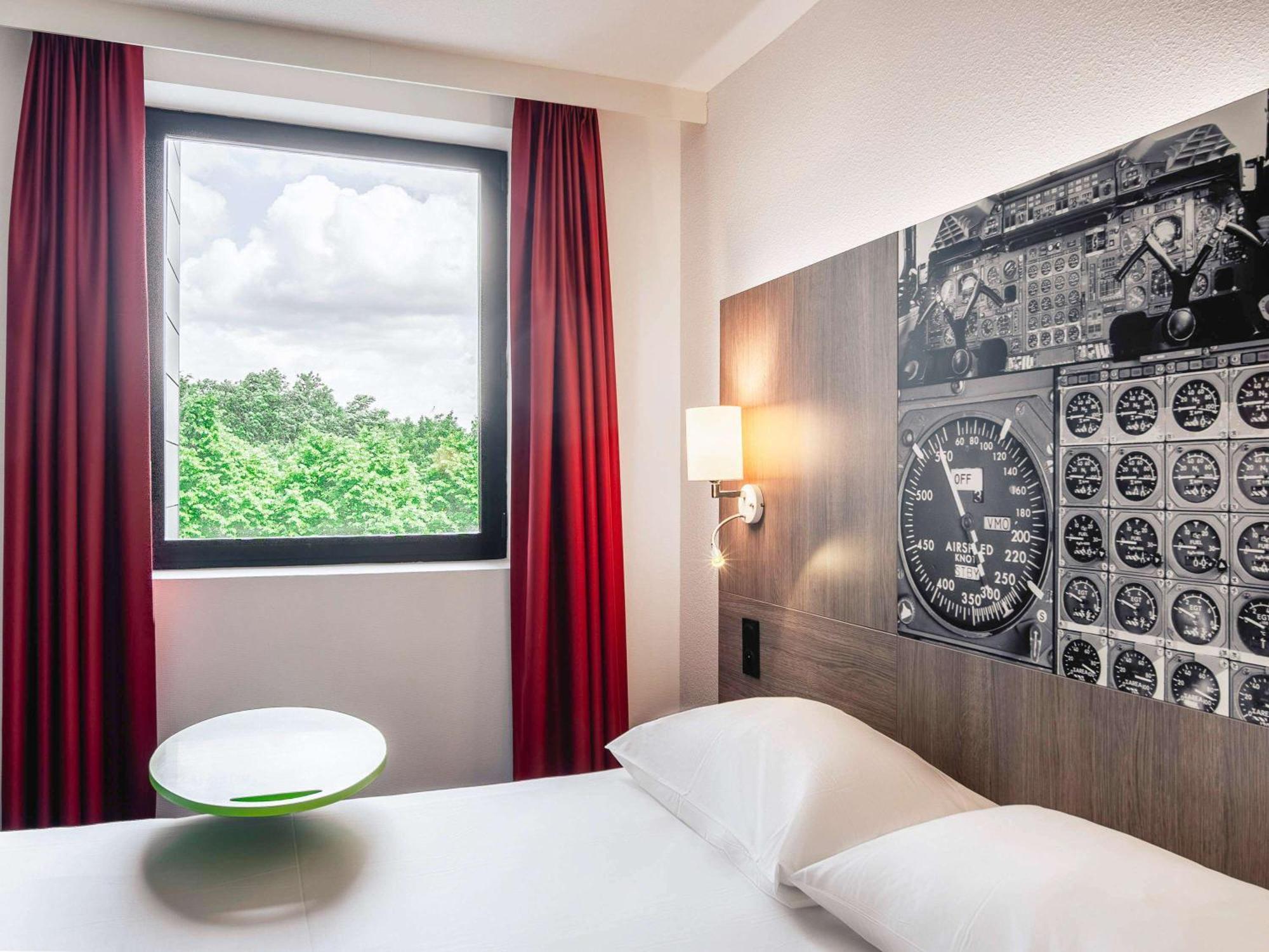 Ibis Styles Toulouse Cite Espace Exterior photo